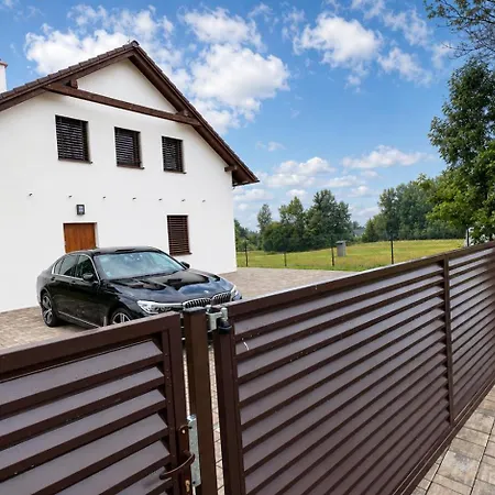 Family House With Jacuzzi And Sauna, Żar